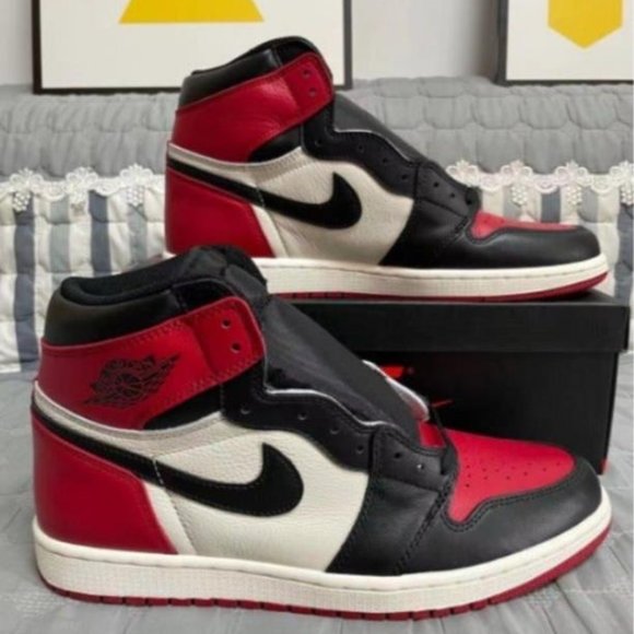Air Jordan 1 Mid Chicago Toe
